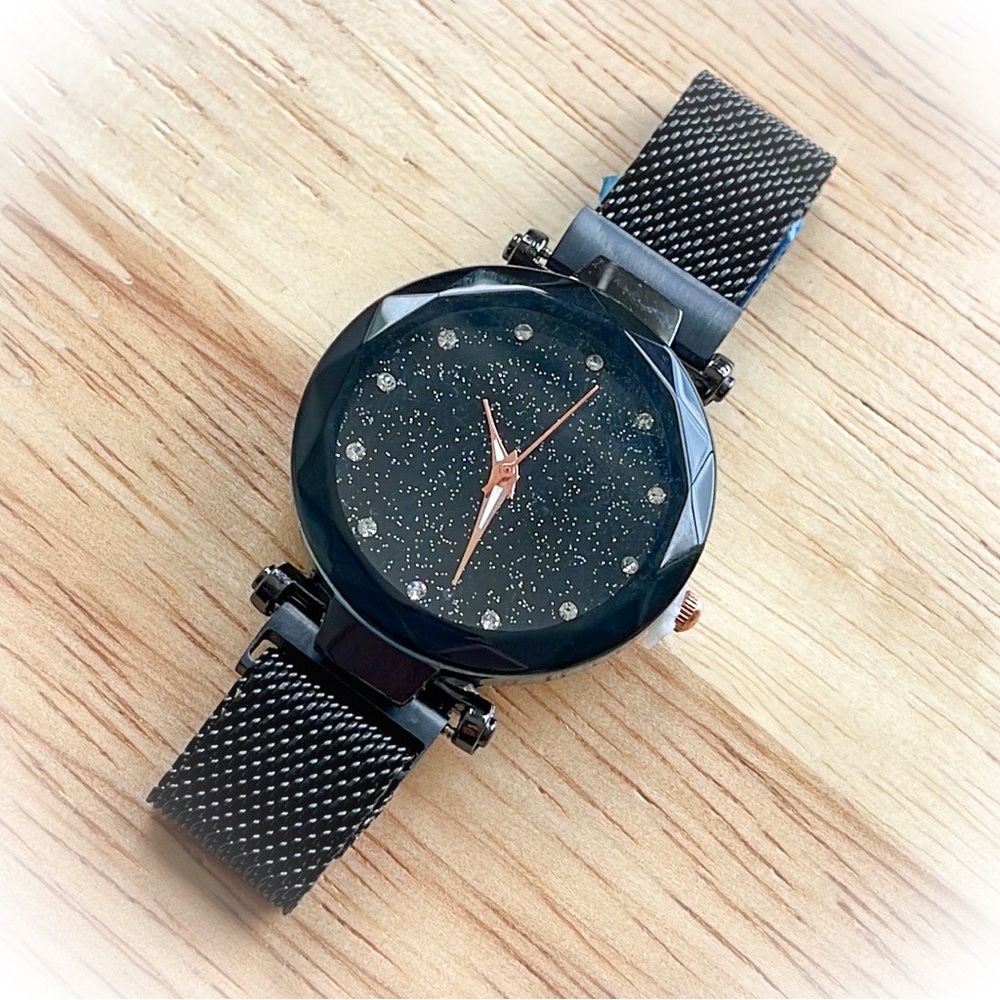 💕Beautiful Black Watch with Sparkling Face💕